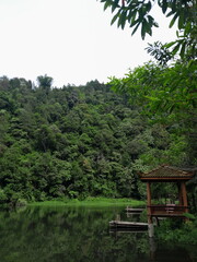 Fototapeta premium hut at the clear water lake