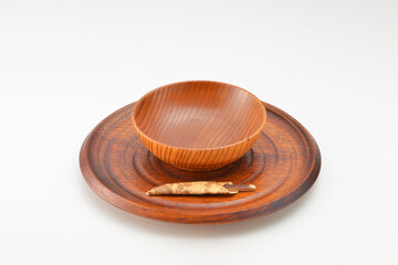 平たい木の食器