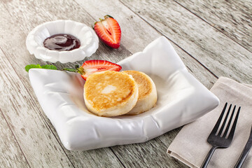Cottage cheese pancakes - Syrniki for breakfast