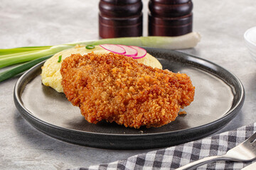 Chicken schnitzel with mashed potatoes