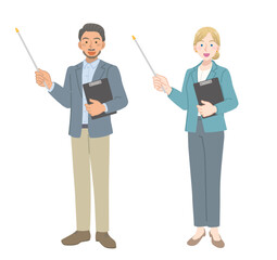 説明をするスーツを着た外国人の男女