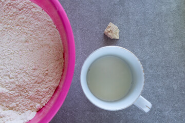 Preparing fresh yeast for dough fermentation