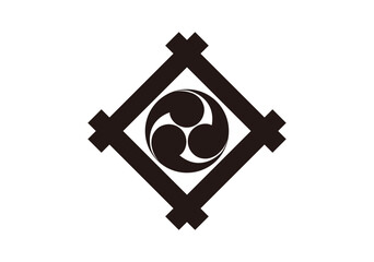 角立て井筒左三つ巴