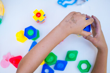 child playing with blocks