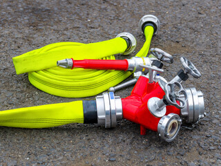 Feuerwehrmaterial, Schlauch, Verteiler und Druckrohr
