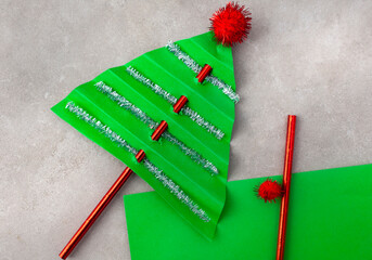 folded paper and straw Christmas tree craft
