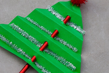 folded paper and straw Christmas tree craft