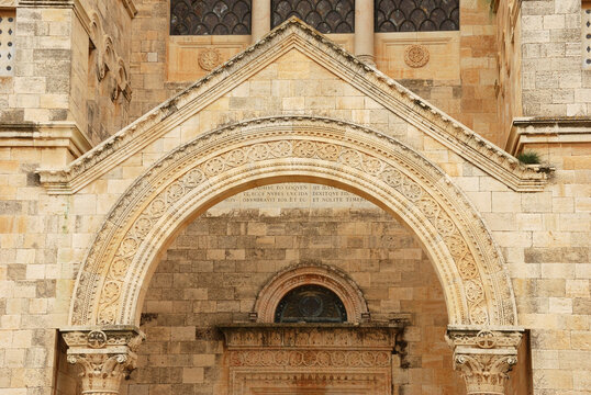 Fachada de la Bas&iacute;lica de la Transfiguraci&oacute;n en el Monte Tabor, Israel