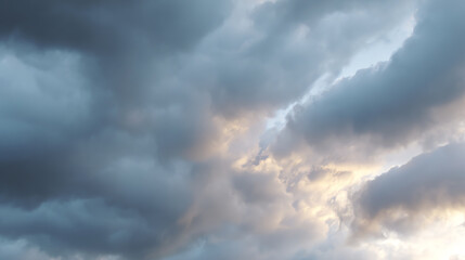 Obraz premium Dramatic clouds creating a moody sky, capturing the interplay of light and shadow in the ever-changing weather.