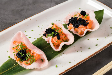 Tuna tartar with roe and caviar served on crispy crackers