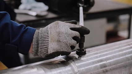 Worker tightening oil drilling pipe with ratchet wrench