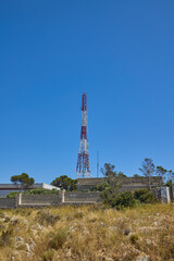Telecommunication tower with multiple communication antennas