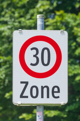Verkehrsschild Zulässige Höchstgeschwindigkeit Dreissig Stundenkilometer, Tempo 30 Zone, Österreich