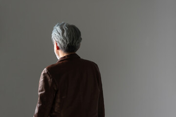 ジャケットを着た男性