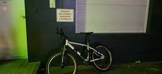 rower pod znakiem zakazu © mobile