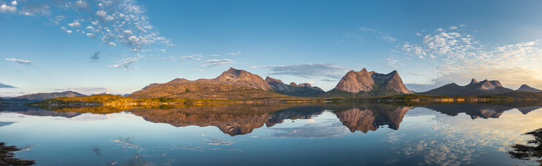 Abendrot an den Ofoten in Norwegen