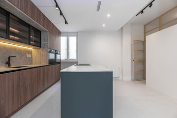 Modern kitchen with an open layout: seamless integration with the living room and stainless steel accents