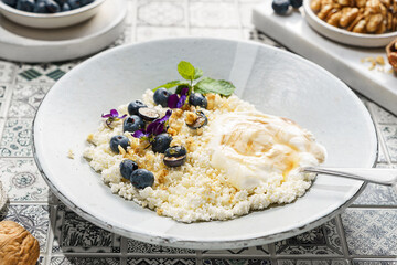 cottage cheese with blueberries and honey