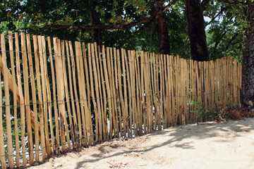 Clôture bois ganivelle noisetier, châtaigner, à planter, à dérouler, bordure pour plantation...