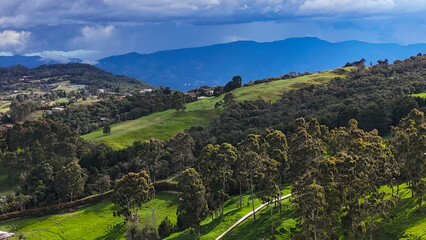 Fototapeta premium Foto aérea tomada en el alto de las Palmas, cerca a Medellín y Envigado