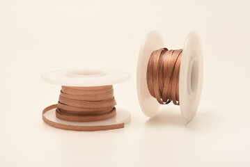 Copper braid for cleaning printed circuit boards from solder. Copper coils with braid. A tool for removing solder from printed circuit boards.
