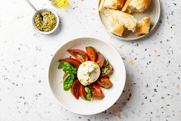 burrata with tomatoes, basil and pesto