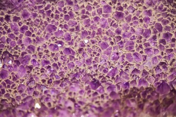 Камень аметист, разновидность кварца. Геология и минералогия