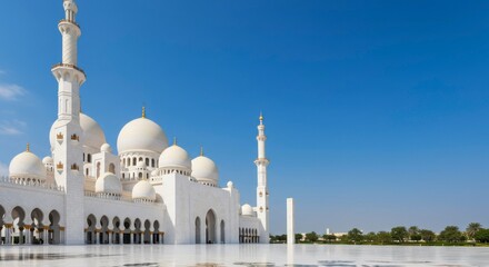 Obraz premium Grand mosque, white facade, clear blue sky