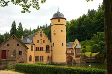 Fototapeta premium Mespelbrunn Castle view from outside the fence