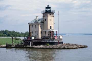Rondout Lighthouse, on Hudson River, Kingston NY,, with Kingston-Rhinecliff Br 2.7 mi away.