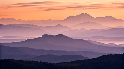 Obraz premium The sun rises over the misty mountain range