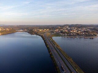 Fototapeta premium Beautiful road connecting São Paulo to Santos, Anchieta highway