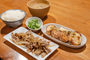 Japanese dinner set / 和風夕食の食卓

