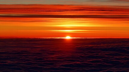 Obraz premium Striking sunrise over a vast expanse of clouds.