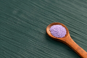 Blueberry flavored sugar on a spoon - Cocktail rim decoration