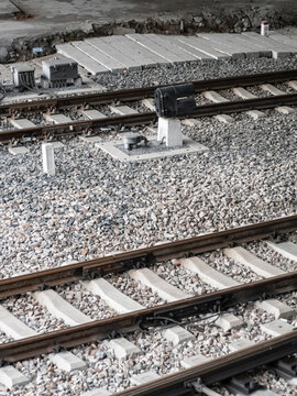 Gravel and straight crossing tracks