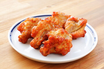 あぶり焼きチキン - 骨付き手羽元を焼き上げた、ジューシーな炙り焼きチキン
