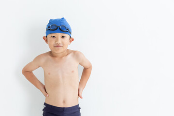 水着を着た笑顔の男の子