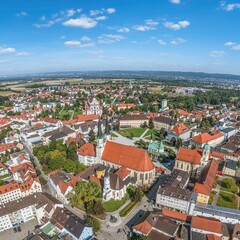 Bayerns bekanntester Wallfahrtsort, Altötting aus der Vogelperspektive