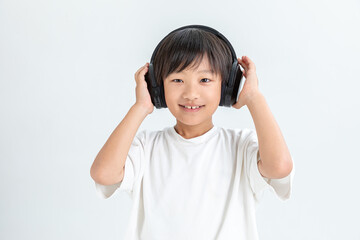 ヘッドフォンをした男の子