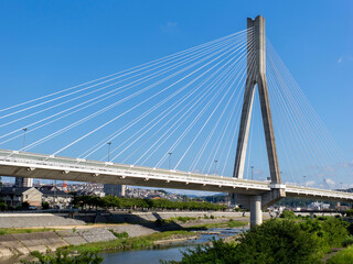 県境を流れる猪名川に建つ新猪名川大橋