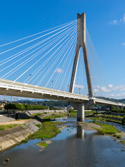 県境を流れる猪名川に建つ新猪名川大橋
