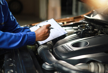Check and inspect the condition of the car engine in detail. The mechanic is writing on a clipboard...