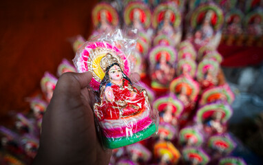 Goddess laxmi idols in a market to sell