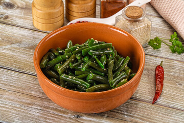 Green bean salad with sesame seeds