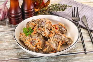 Chicken liver with cream and carrot