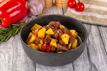Rogiut with meat, potato and tomatoes