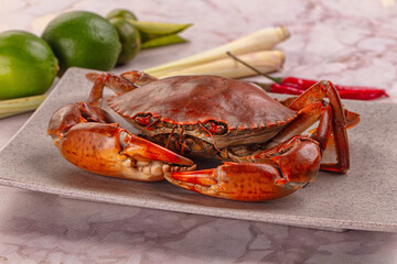 Gourmet steamed crab served lime
