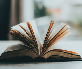 Naklejka premium Open book on table inviting exploration of knowledge and adventure through captivating stories