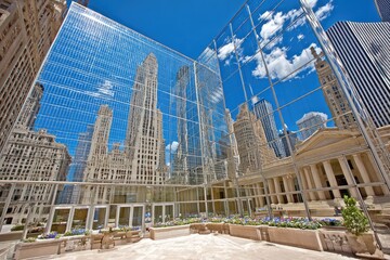 Naklejka premium City reflections in mirrored glass